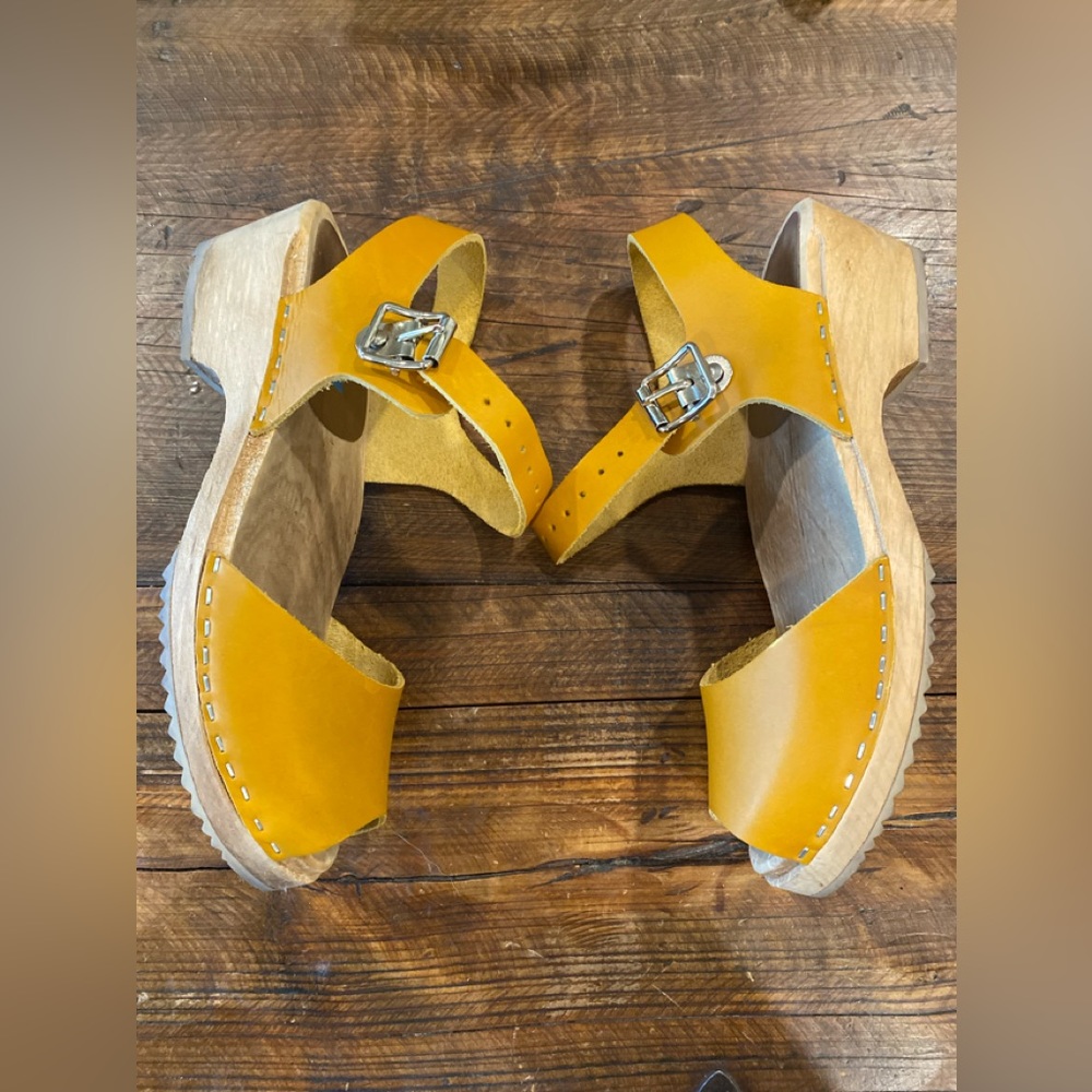 MIA Clogs - Picture 2 of 12
